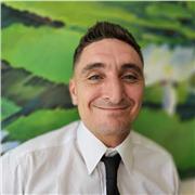 English teacher from the UK with 16 years teaching experience.